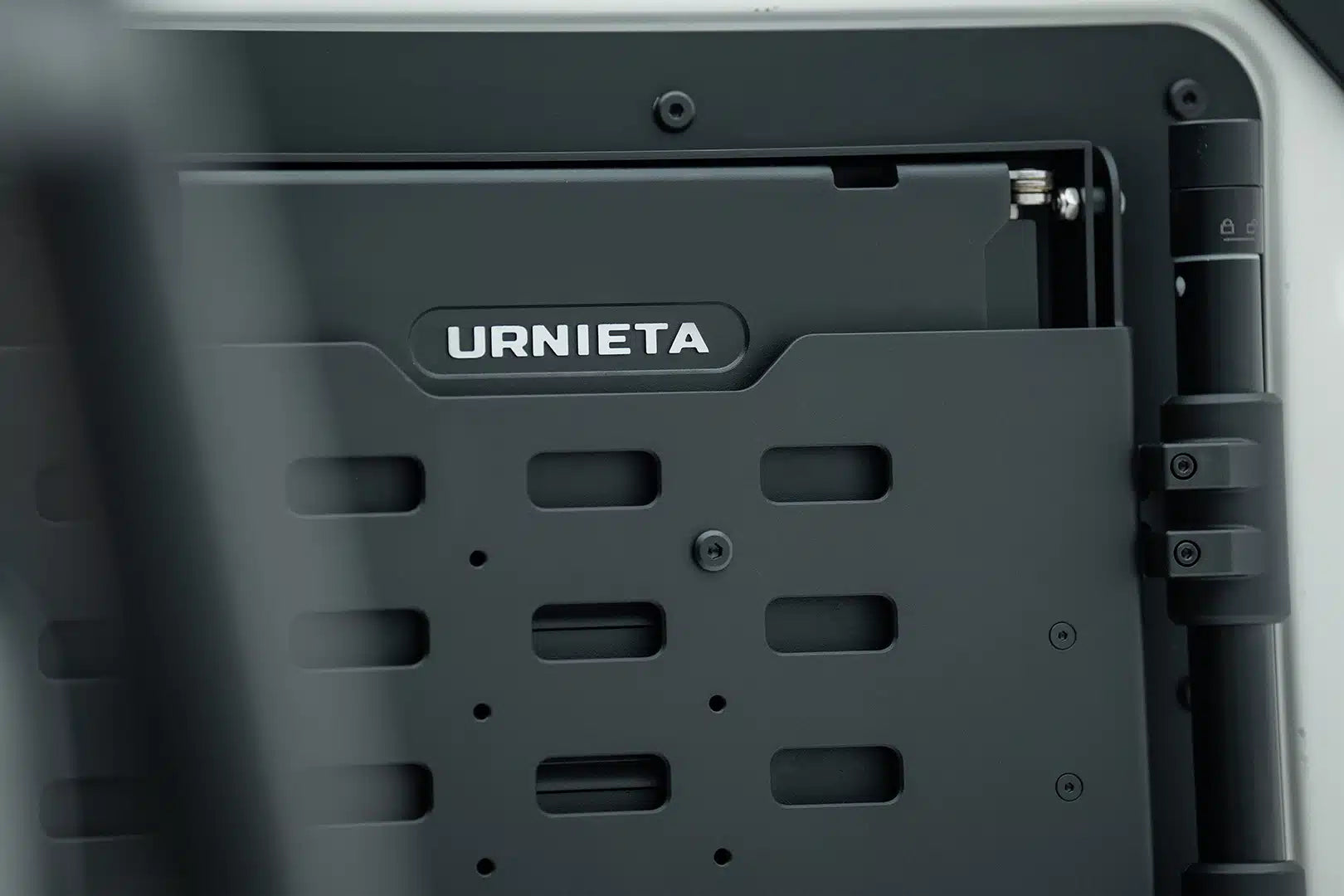 URNIETA Tailgate Drop Down Platform Table| 76 Series LandCruiser Wagon