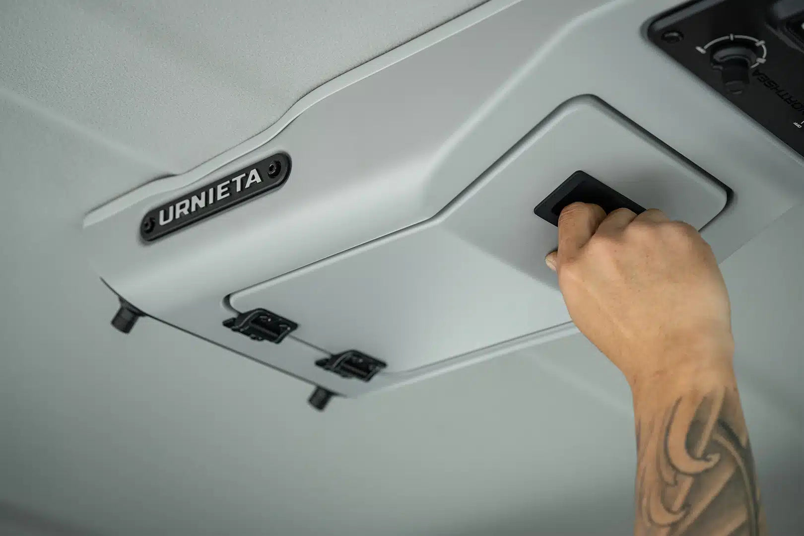 URNIETA Roof Console | 70 Series LandCruiser 2008–2025