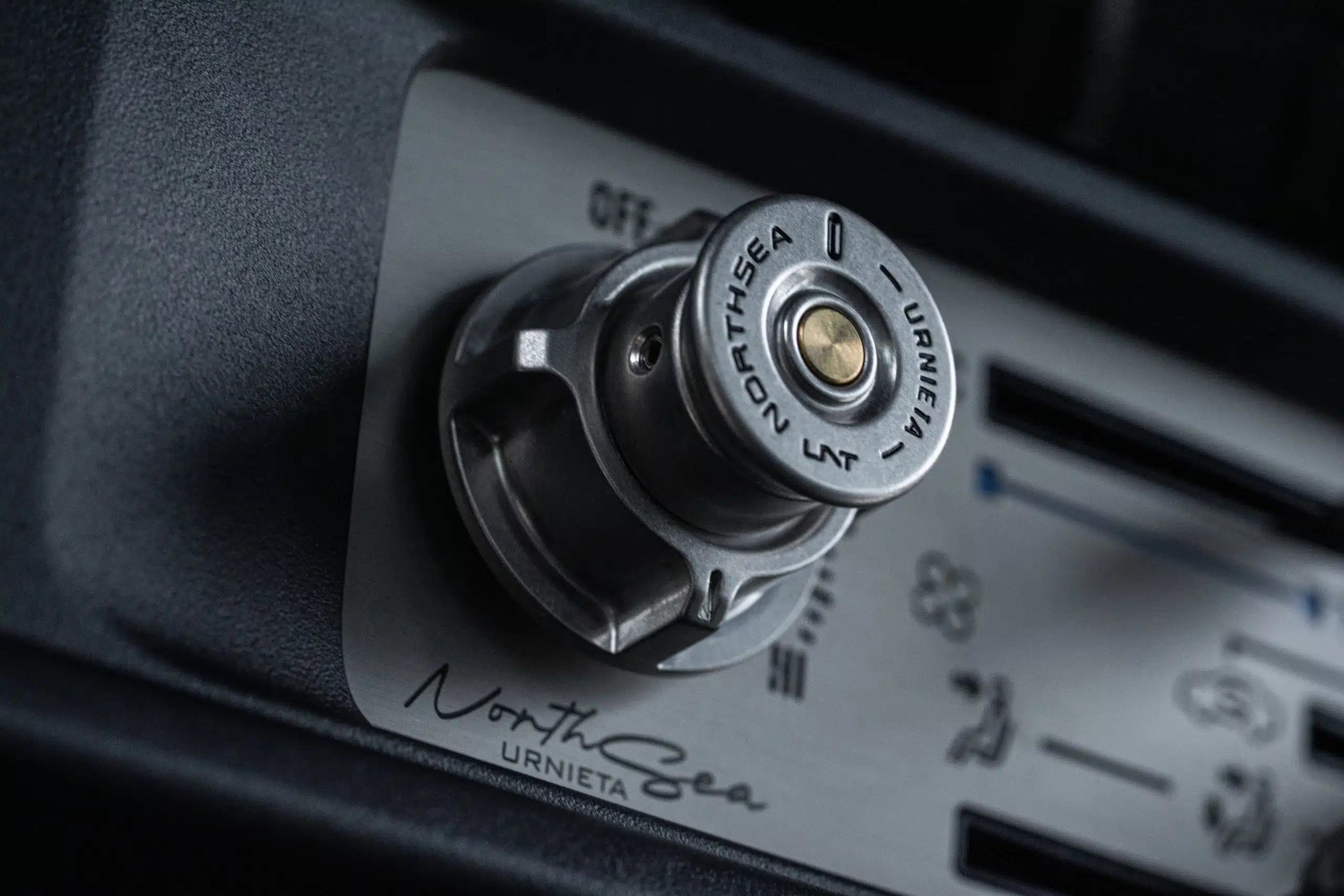 URNIETA AC Control Panel | 70 Series LandCruiser